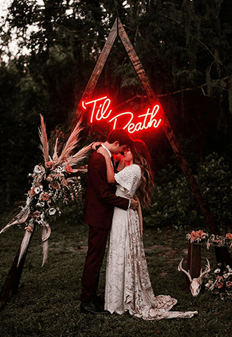 neon-sign-at-wedding.png